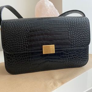 The Curated shoulder bag